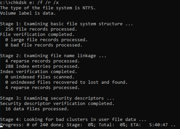 Imagen de la ejecución de chkdsk para solucionar el error de disco que provocó que el ordenador no arrancara